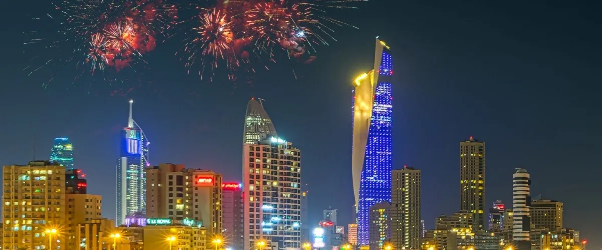 Planning New Year celebrations in Kuwait? Here are the confirmed hotel events, dinner parties, and festive spots in Kuwait to celebrate 2025–2026 — from rooftop parties to live music dinners.